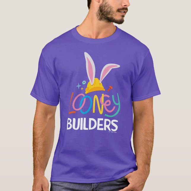 BUGS BUNNY BUILDERS™| Gestapelte Hard-Hat-Logos T-Shirt (Vorderseite)