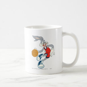 BUGS BUNNY™ dribbelt an der Konkurrenz vorbei Tasse