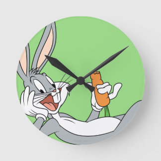 BUGS BUNNY™ Lying Down Ess Karotte Runde Wanduhr