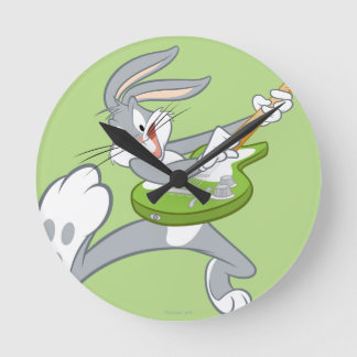 BUGS BUNNY™ Rocking on Gitarre Runde Wanduhr