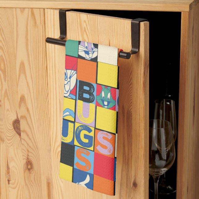 BUGS BUNNY™ Schachbrett mit farbenfrohen Namen und Geschirrtuch (Drittel gefaltet)