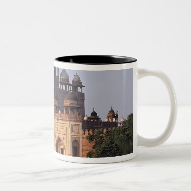 Buland Darwaza Tor des Sieges) zur Dargah Zweifarbige Tasse (Rechts)