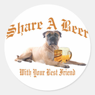 Bull Mastiff Shares A Beer Runder Aufkleber
