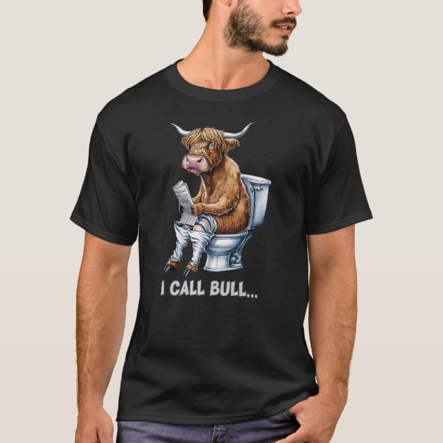 Bull Sitting on the Toilet Reading Newspaper Funny T-Shirt (Vorderseite)