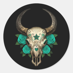 Bull Sugar Skull mit Aquamarinen Rose auf schwarz Runder Aufkleber