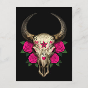 Bull Sugar Skull mit rosa Rosen auf schwarz Postkarte
