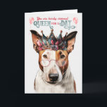 Bull Terrier Dog Queen für einen Tag Funny Birthda Karte<br><div class="desc">Diese Geburtstagskarte mit einer Aquarellbild eines Bull Terrier Hundes, der eine Krone und eine rosa Brille trägt. Der Hund schaut direkt auf den Betrachter mit einem ernsthaften Ausdruck. Die Karte hat einen weißen Hintergrund mit den Worten "Sie werden hiermit zur Königin für einen Tag gekrönt", geschrieben in einem skurrilen Schriftart....</div>