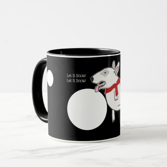 Bull Terrier Doodle genießt einen Schneeball Tasse (Vorderseite Links)