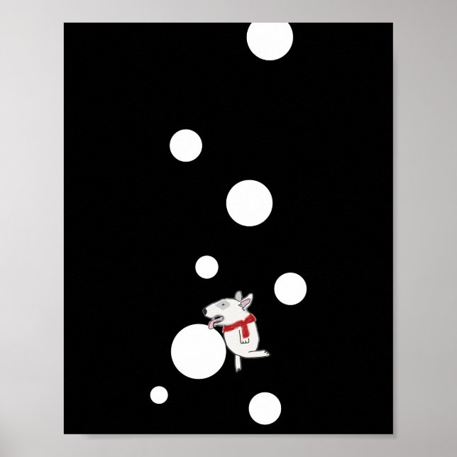 Bull Terrier genießt einen Schneeball Poster (Vorne)