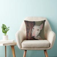 Bull Terrier schluckte unter einem schwarzen Kisse