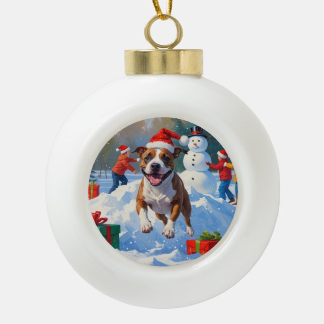 Bull Terrier Weihnachtsfest Schneeszene Keramik Kugel-Ornament (Vorderseite)