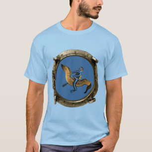 Bullaugenansicht eines Tauchers, der auf einem rie T-Shirt