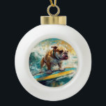 Bulldog Beach Surfgrafik Keramik Kugel-Ornament<br><div class="desc">Tauchen Sie ein in die spielerische Welt des Kaninchen-Abenteuers mit diesem faszinierenden Bild. Ein gepflegter Hund geht zu den Wellen und reitet geschickt auf einem sonnengeküssten Strand. Das lebendige Kunstwerk vereint wunderbar das Wesentliche der Erregung am Strand, während der Hund furchtlos auf den Wellen reitet und den Geist von Spaß...</div>