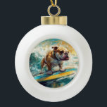 Bulldog Beach Surfgrafik Keramik Kugel-Ornament<br><div class="desc">Tauchen Sie ein in die spielerische Welt des Kaninchen-Abenteuers mit diesem faszinierenden Bild. Ein gepflegter Hund geht zu den Wellen und reitet geschickt auf einem sonnengeküssten Strand. Das lebendige Kunstwerk vereint wunderbar das Wesentliche der Erregung am Strand, während der Hund furchtlos auf den Wellen reitet und den Geist von Spaß...</div>