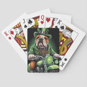 Bulldog fährt Fahrrad am St. Patrick's Day Spielkarten