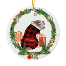 Bulldog im Weihnachtskranz