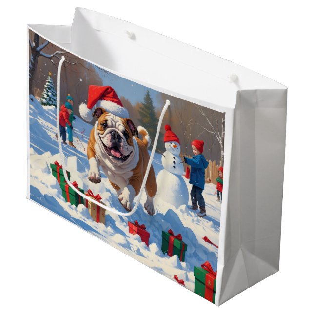 Bulldog Weihnachtsfest Schneeszene Große Geschenktüte (Vorderseite Schrägansicht)