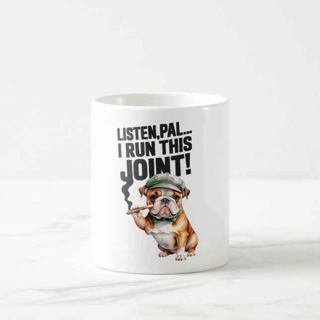 Bulldogge rennt diese Tasse Kaffee (Mittel)