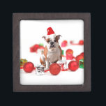 Bulldogge Weihnachtsschmuck Geschenkboxen Rote Wei Schmuckkiste<br><div class="desc">Niedlicher Bulldog mit Weihnachtsmannmütze mit Weihnachtsgeschmack und Geschenkboxen.</div>