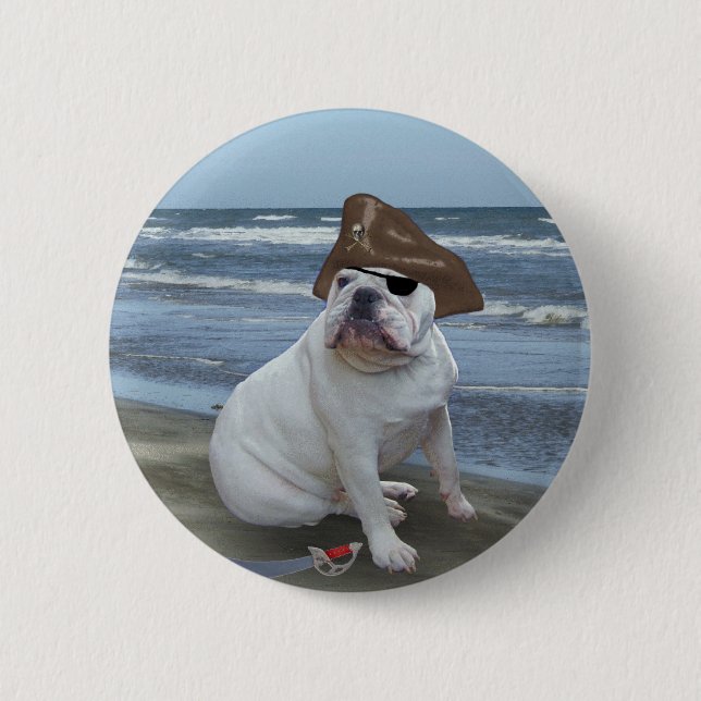 Bulldoggen-Pirat auf dem Strand Button (Vorderseite)