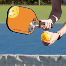 BullTerriers auf einem Orange Pickleball Paddel Pickleball Schläger