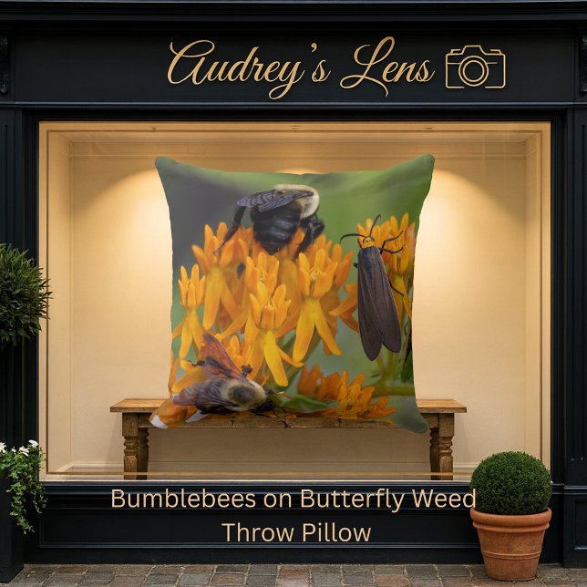 Bumblebee on Butterfly Weed Kissen (Von Creator hochgeladen)