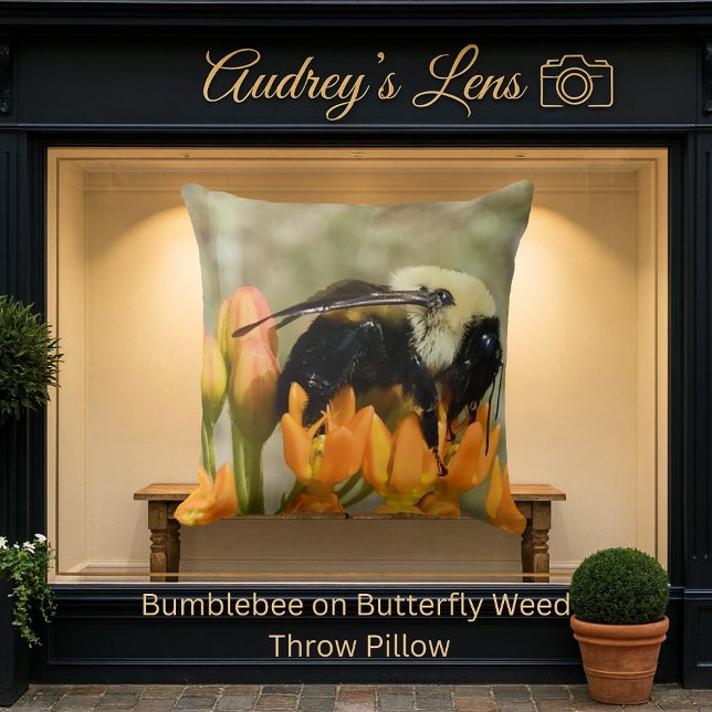 Bumblebee on Butterfly Weed Kissen (Von Creator hochgeladen)