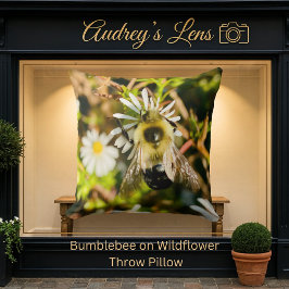 Bumblebee on Wildflower Kissen