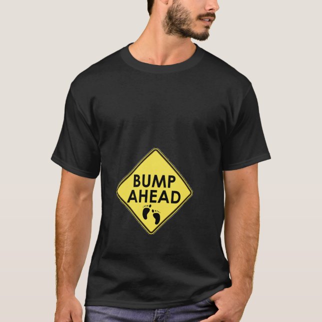 Bump Ahead Funny Pregnancy Ankündigung T Shirt (Vorderseite)