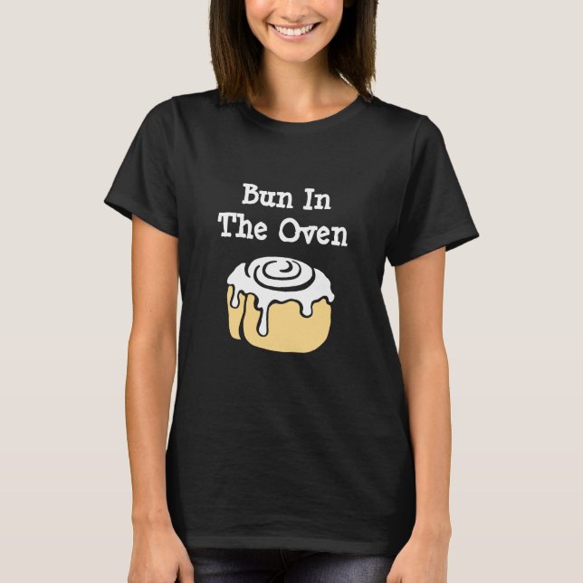 Bun im Oven Cinnamon Roll Cartoon Funny T-Shirt (Vorderseite)