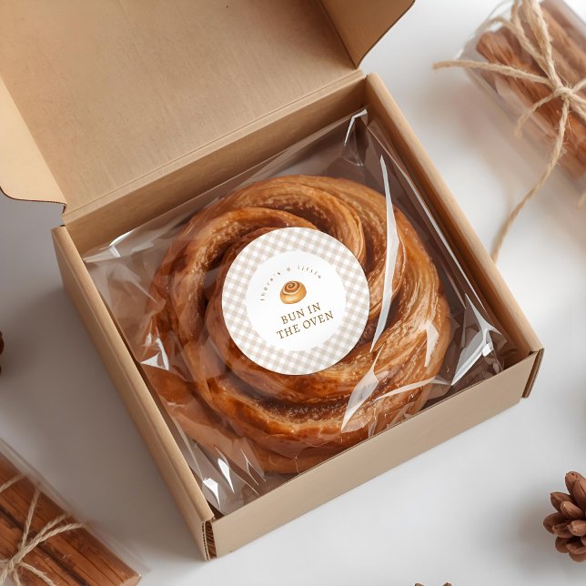 Bun In The Oven Cinnamon Roll Baby Shower  Runder Aufkleber (Von Creator hochgeladen)