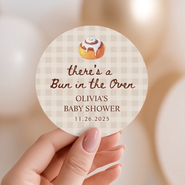 Bun in the Oven Gingham Bakery Baby Shower Favor Runder Aufkleber (Von Creator hochgeladen)