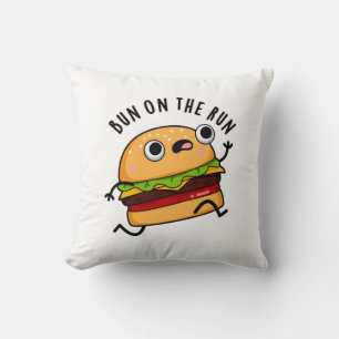 Bun on Run Funny Burger Pun Kissen