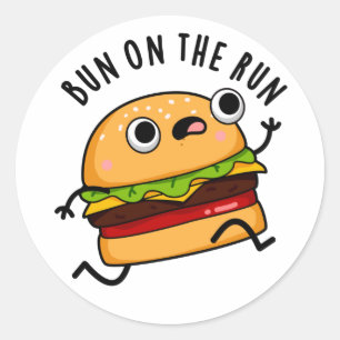 Bun on Run Funny Burger Pun Runder Aufkleber