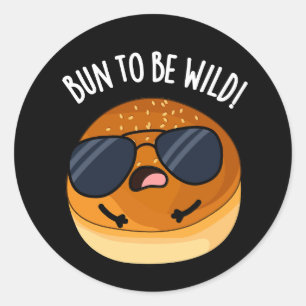 Bun to be Wild Funny Food Pun Dark BG Runder Aufkleber