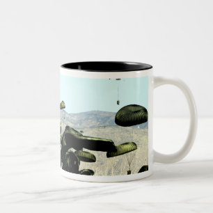 Bündel Nahrung und Wasser sind die gelieferte Luf Zweifarbige Tasse