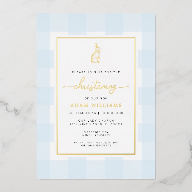 Bunny Blue Gingham Christening Foil Einladung (Vorderseite)