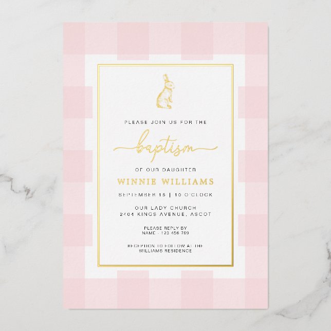Bunny Pink Gingham Taufen Gold Einladung (Vorderseite)