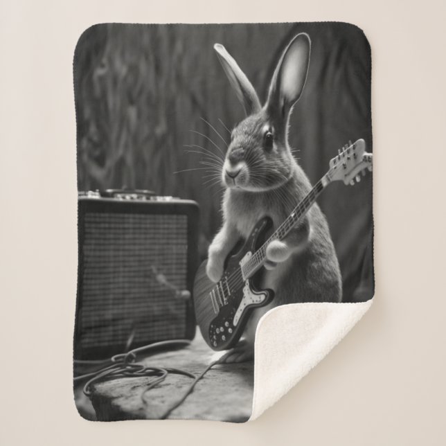 Bunny Playing a Gitarre Sherpadecke (Vorderseite)