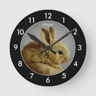 Bunny Rabbit Personalized Black Border Round Clock Runde Wanduhr