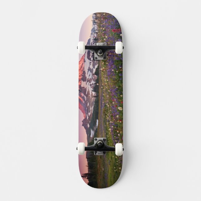 Bunte Blumen im regnerischeren Nationalpark Skateboard (Vorderseite)