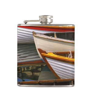 Bunte Boote im Wooden Boat Center Flachmann