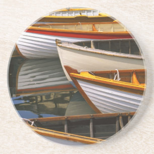 Bunte Boote im Wooden Boat Center Getränkeuntersetzer