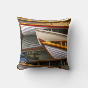 Bunte Boote im Wooden Boat Center Kissen