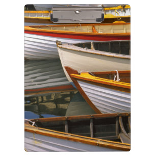 Bunte Boote im Wooden Boat Center Klemmbrett