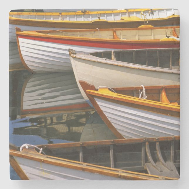 Bunte Boote im Wooden Boat Center Steinuntersetzer (Vorderseite)