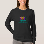 Bunte Chanukah Kerzen T-Shirt<br><div class="desc">Bunter Entwurf von Hanukah Kerzen mit Titel glückliches Hanukah.</div>