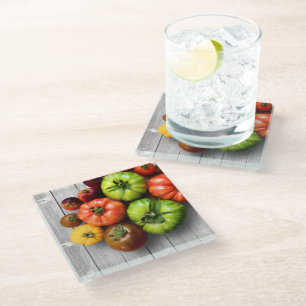 Bunte gestreifte Tomaten auf verwittertem Tisch Glasuntersetzer