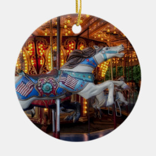 Bunte Karussellpferde und Karussell Keramikornament