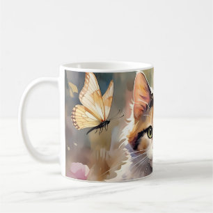 Bunte Katze und Schmetterlinge im Frühlingsgarten Kaffeetasse